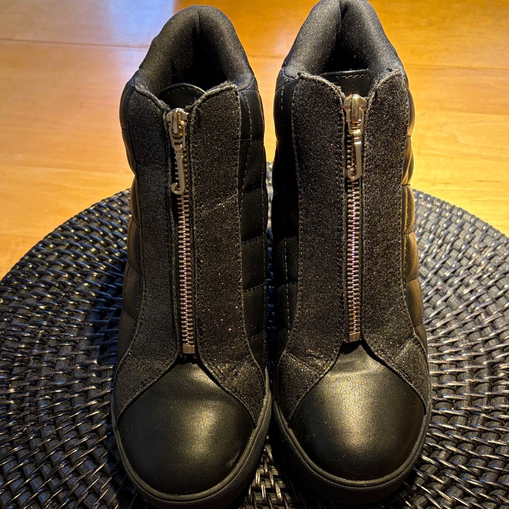 NWOT Juicy Couture Black High-Top BOOTIE wedge Sneakers w/Sparkle accents Sz8
